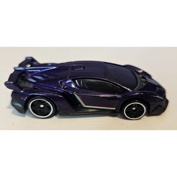 Hot Wheels 2013 Mattel Lamborghini Veneno Die-Cast Toy Car Purple 3" 1:64 Scale - Picture 6 of 7